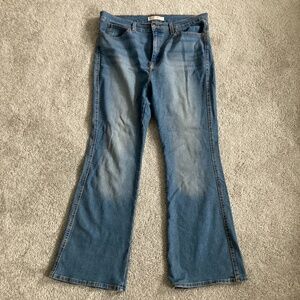 3/$10 SALE Signature Levi's Jeans High Rise Flares